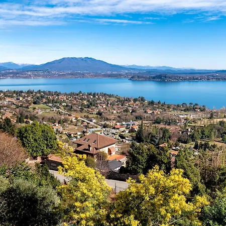 Apartmán Sunflower - Maggiore Duplex W/ Terrace And Shared Pool *