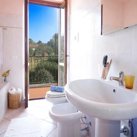 Apartmán Sunflower - Maggiore Duplex W/ Terrace And Shared Pool *